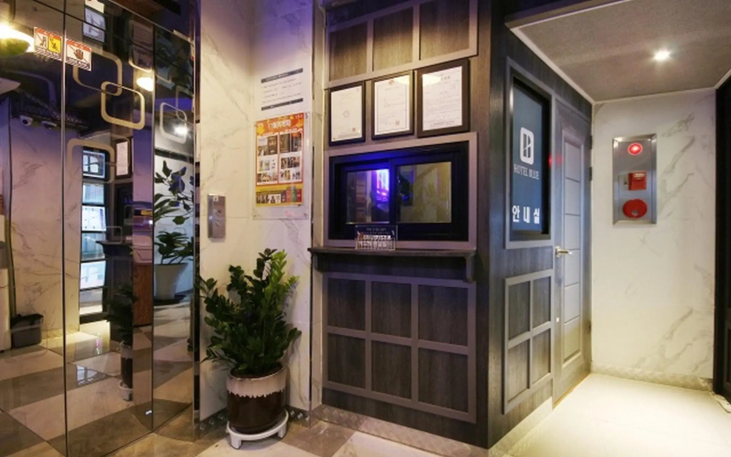 Blue Hotel