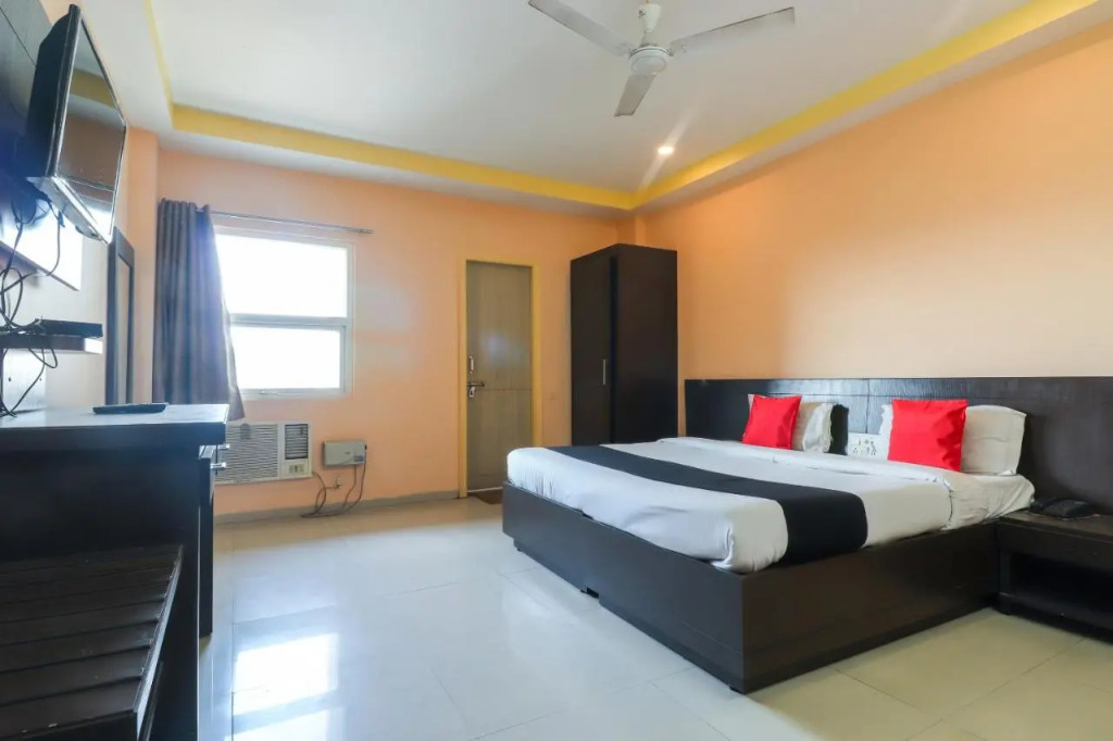 Collection O 30858 Hotel SP ROOMS