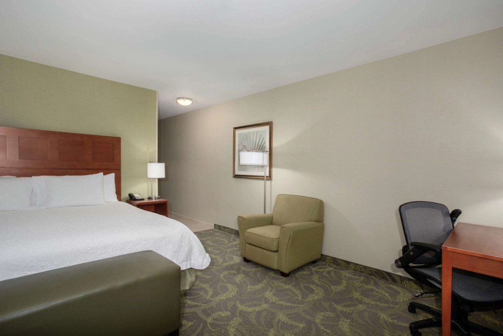 Hampton Inn & Suites Astoria