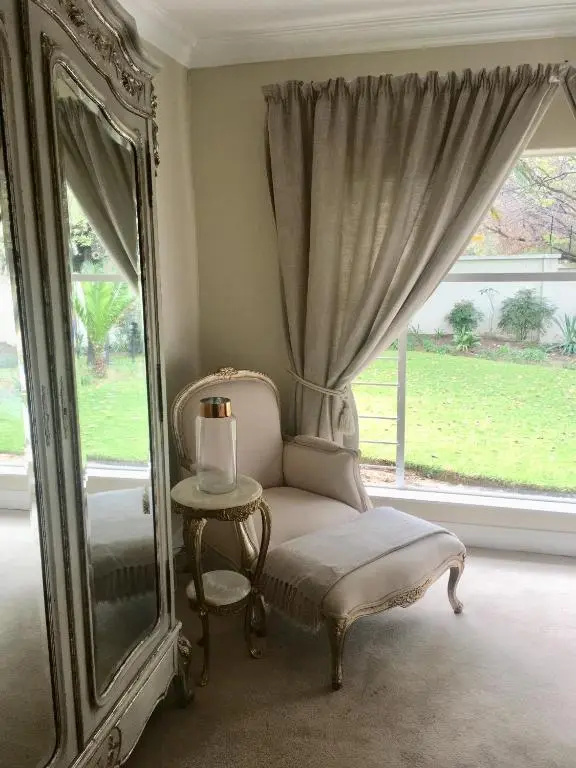 Vair's Place Guest House in Sandton Paulshof - Apartment, Lux Suites & Spa