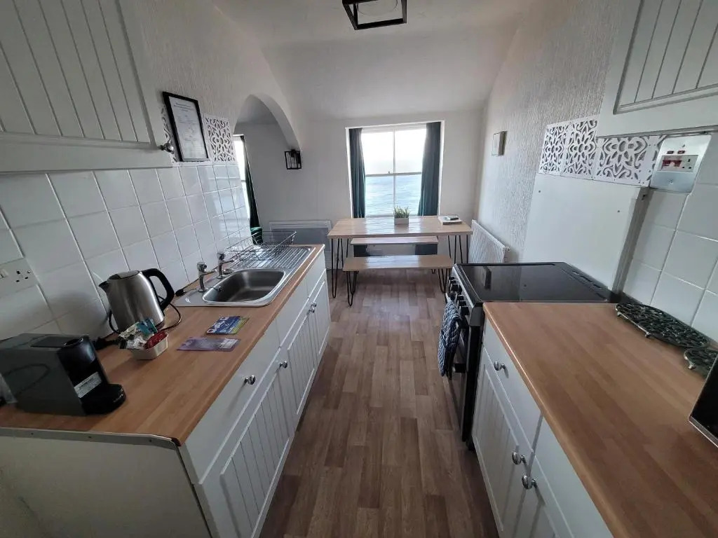 Sea view Penthouse flat 6 with fast WiFi and Free PARKING