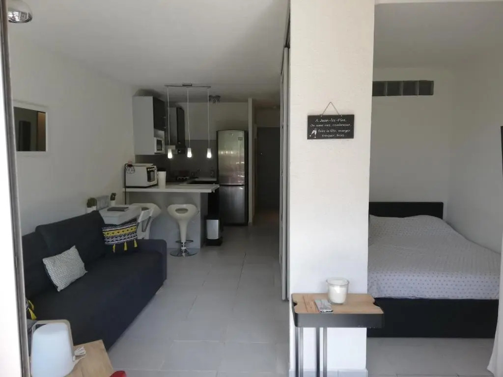 Le Corinthe studio apartment