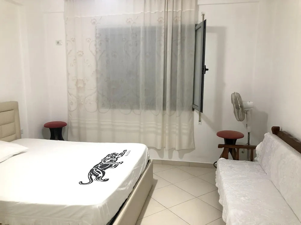 Apartment With one Bedroom in Durrës, With Wonderful sea View and Furnished Terrace - Near the Beach