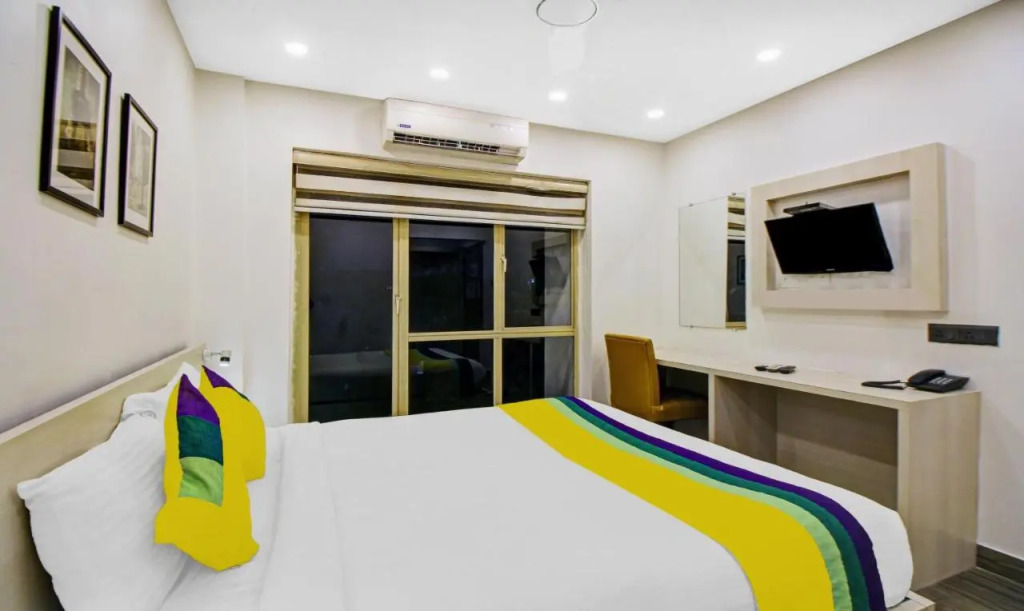 Itsy Hotels Transit Express Near Sealdah Station