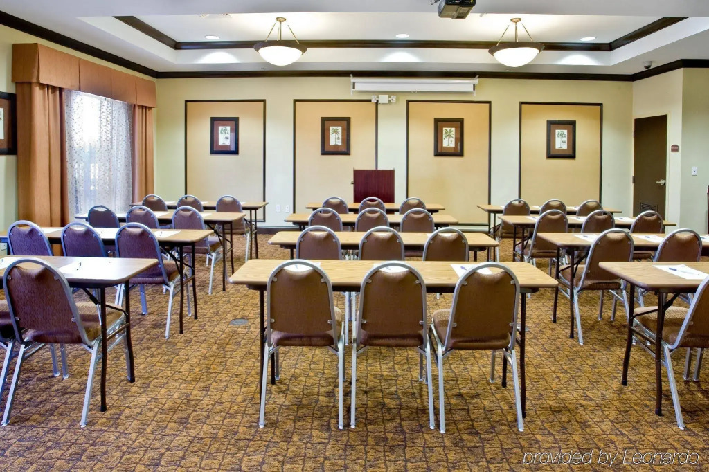 Holiday Inn Express Hotel & Suites Tampa-USF-Busch Gardens by IHG