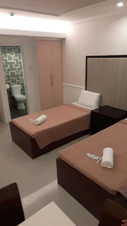 S&M Hotel