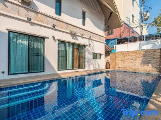 Center Pattaya 3BR Pool Villa