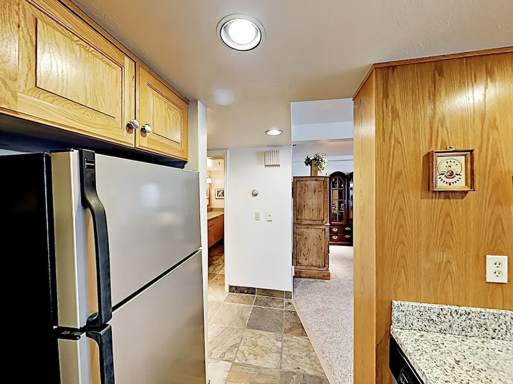 New Listing! Large Ski-in/ski-out: Pool & Hot Tub 1 Bedroom Condo