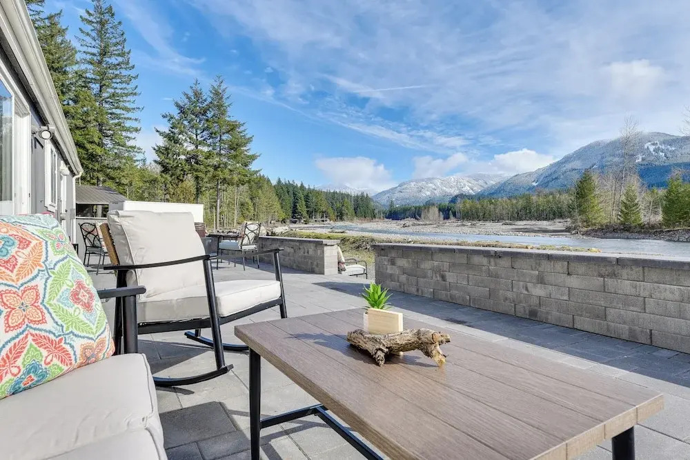 Riverfront Home w/ Deck, Near Mount Rainier!