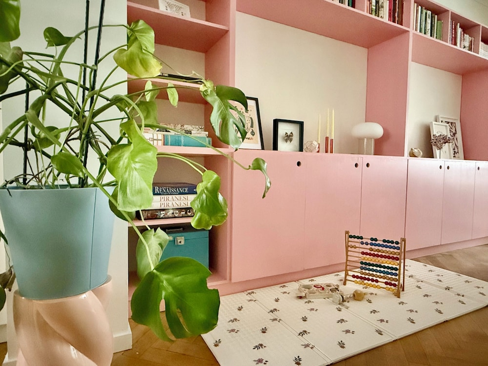 2 bedrooms - baby crib & furnished
