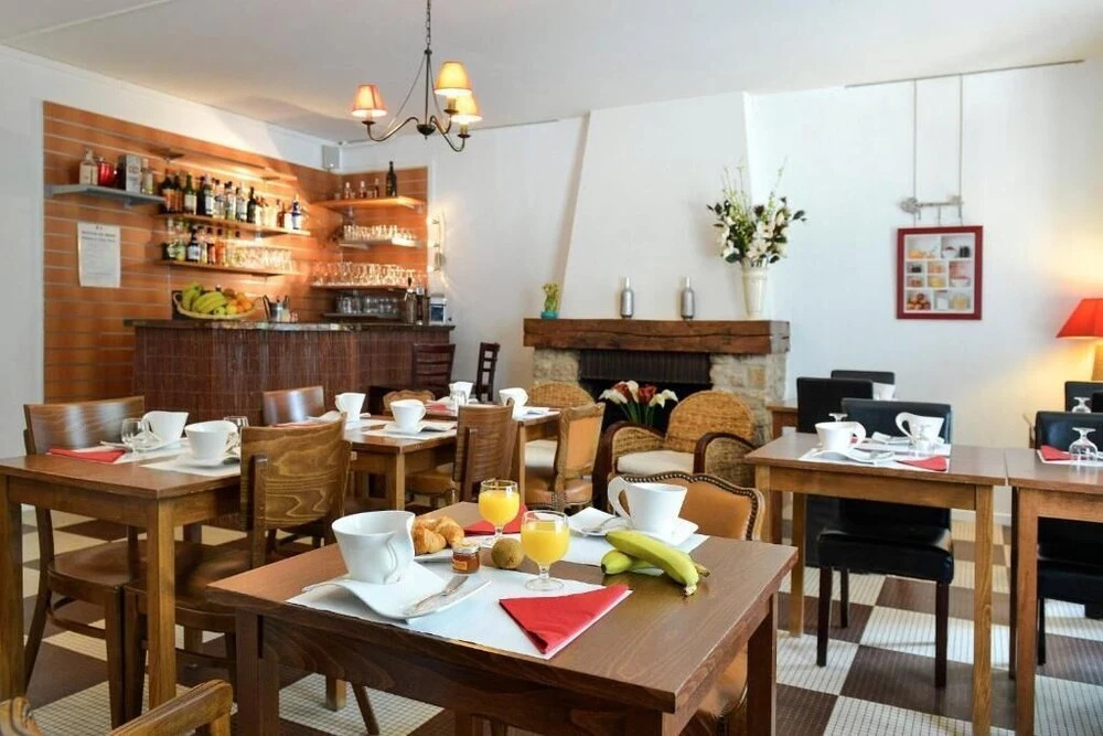 Logis Hôtel Saint Cyr