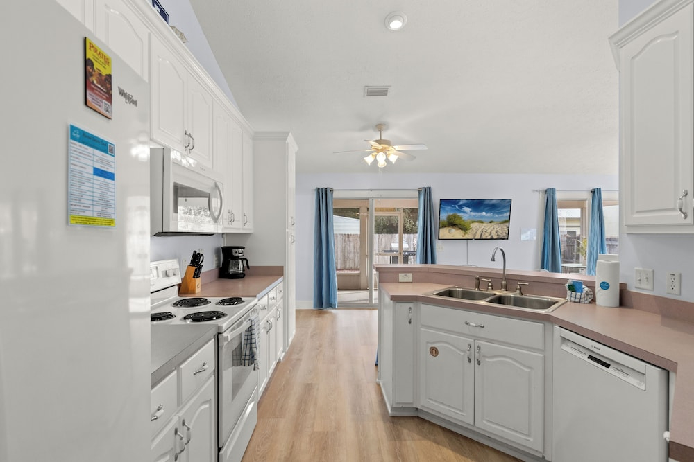 Great Rates Available NOW! / Relaxing Coastal Beach Home West PCB / 3Bd & 2Ba