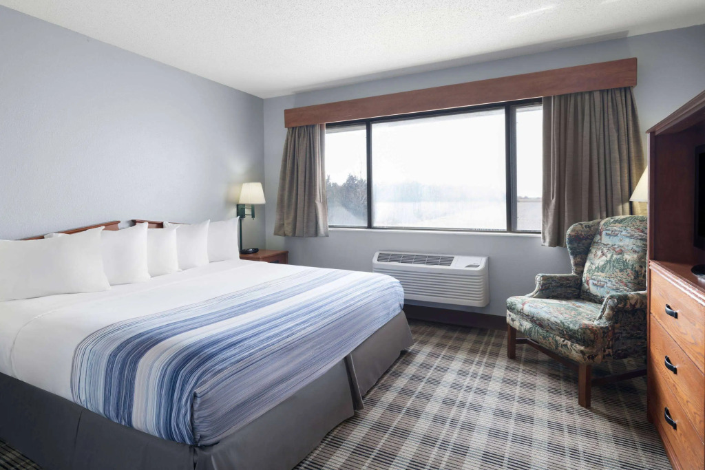 AmericInn by Wyndham Stuart
