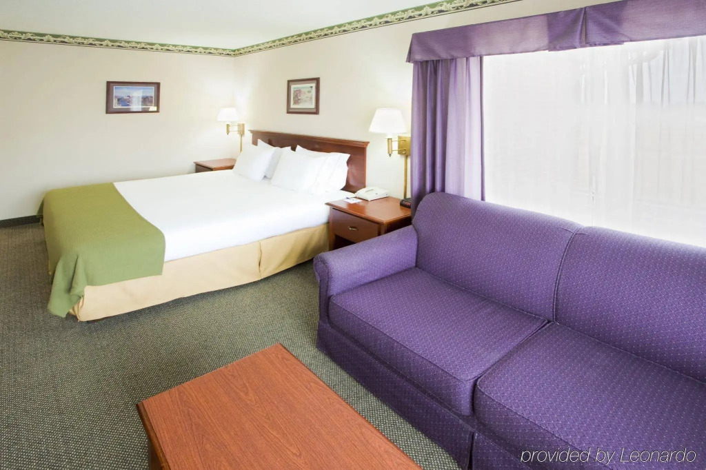 Round Hill Inn