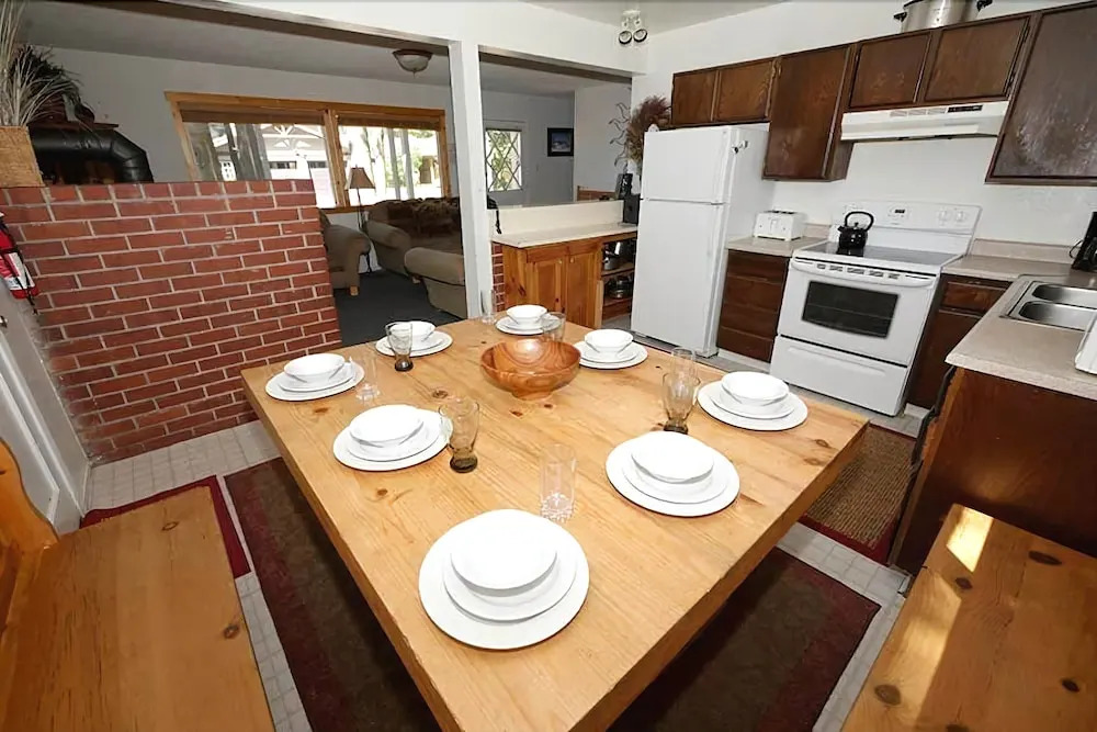 1247 Lester Street by RedAwning