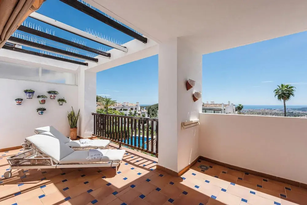 Incredible Apartment With sea Views and Balcony