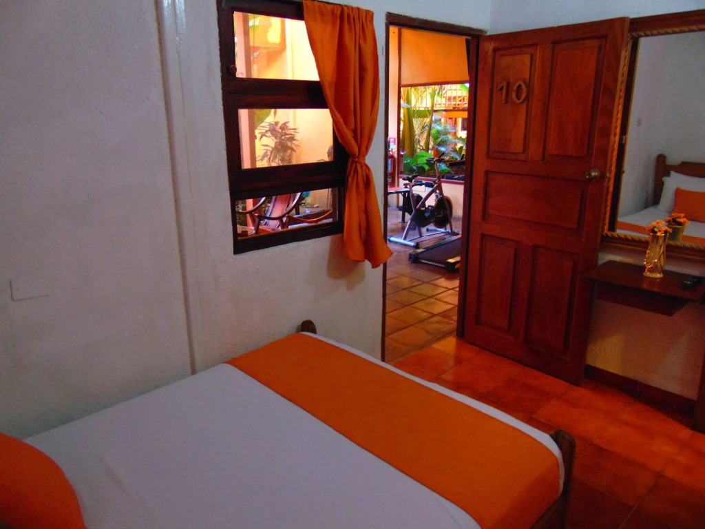 Hotel El Maltese - Lakefront
