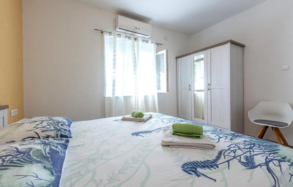 Nice Home in Podstrana With Wifi and 2 Bedrooms