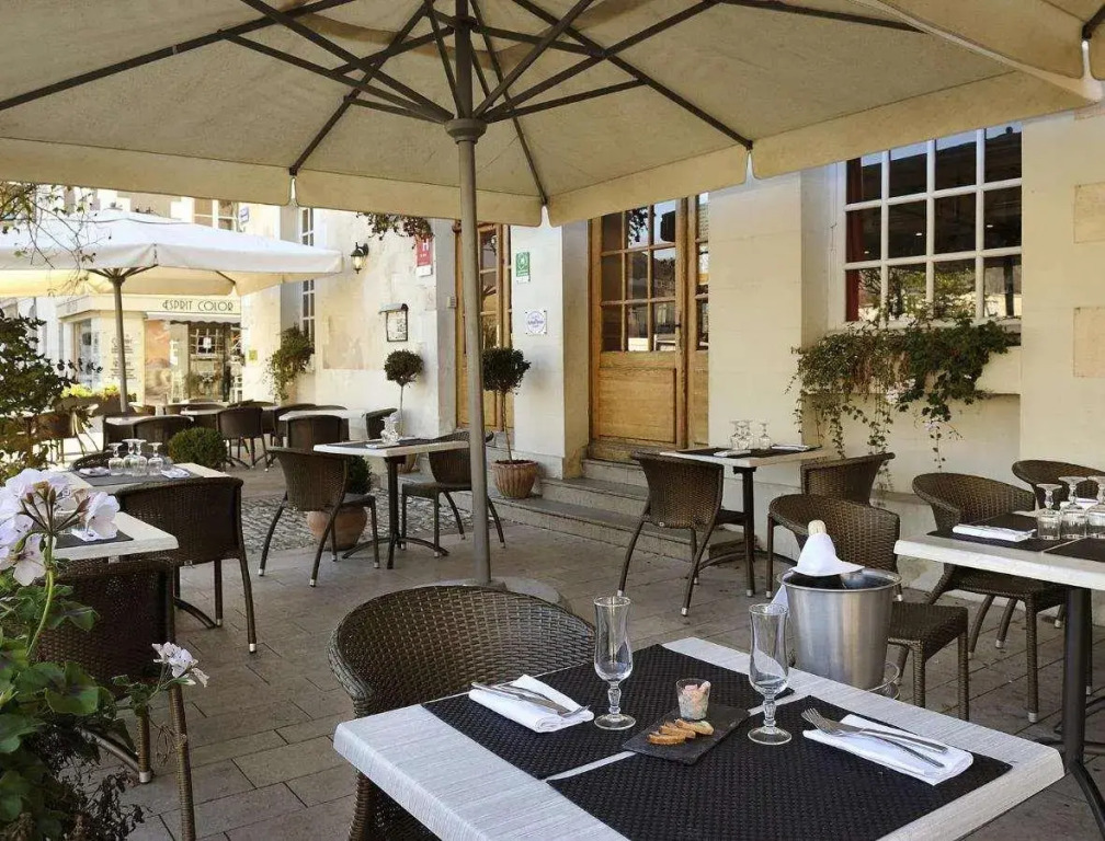 Logis Hôtel Restaurant Le Puits Doré