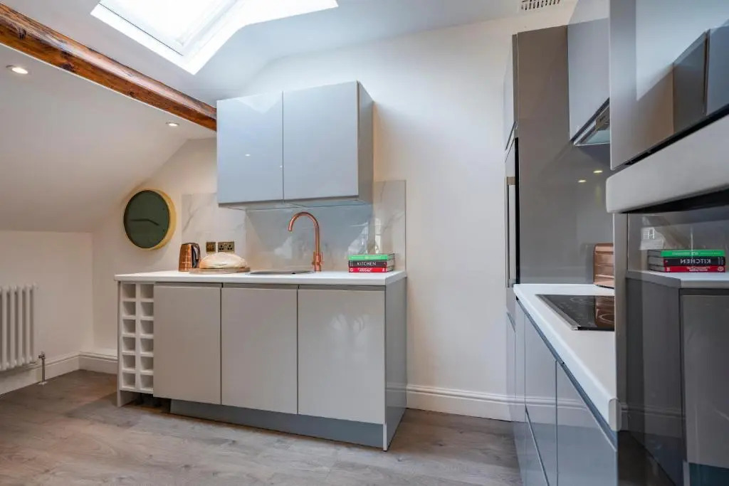 Oak Street Apartment