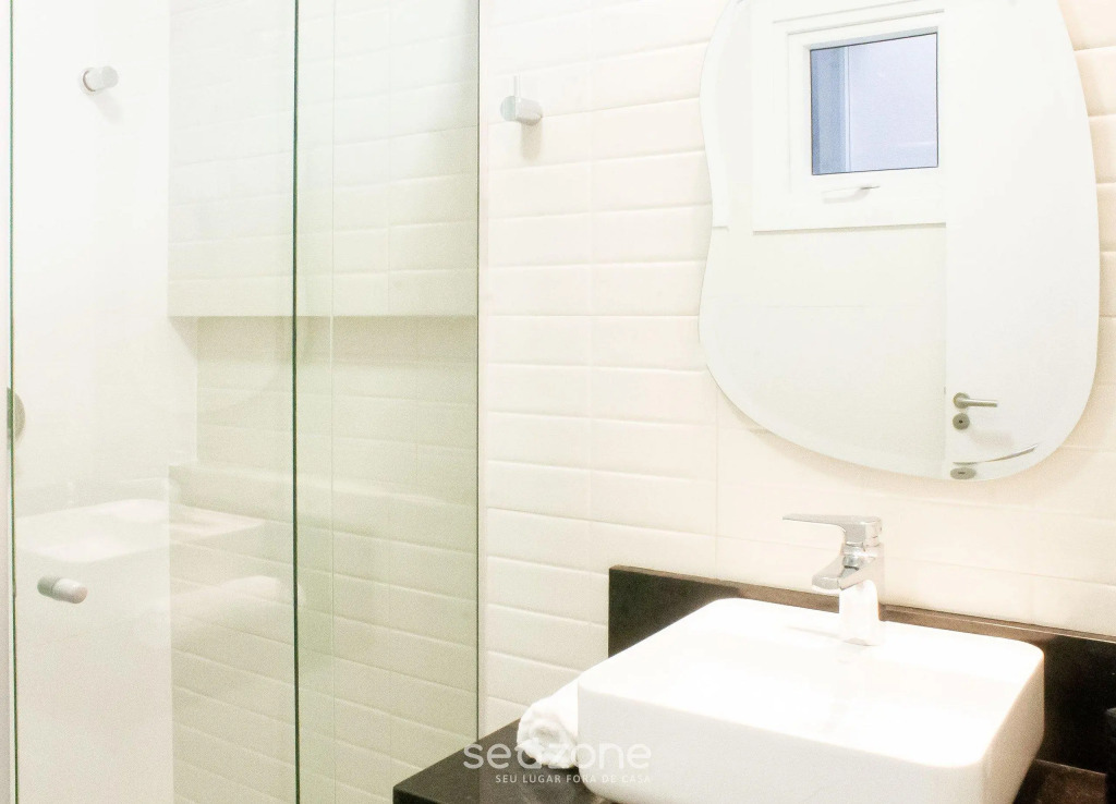 Apto moderno com piscina e churrasqueira CRR201