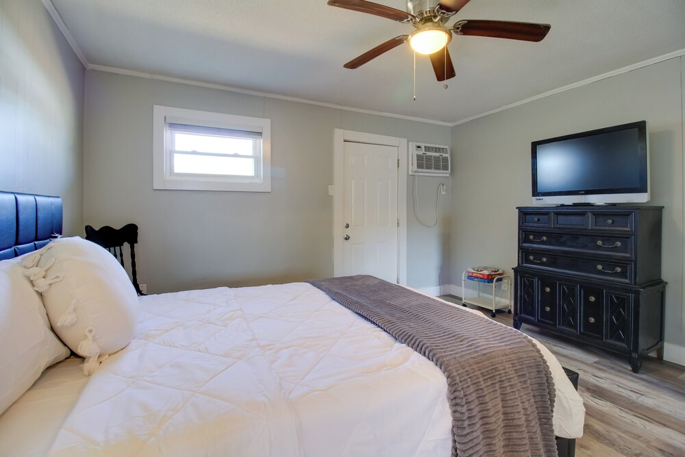 Huntsville Studio w/ Workspace Near Downtown
