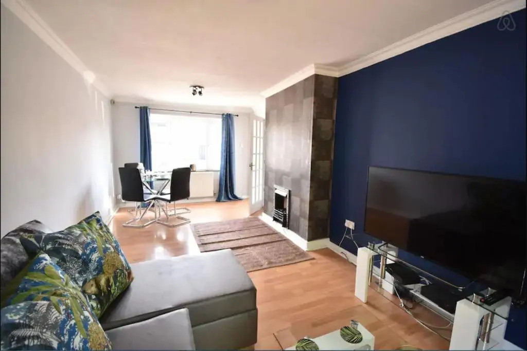 3-Bedroom Comfy Home in Solihull