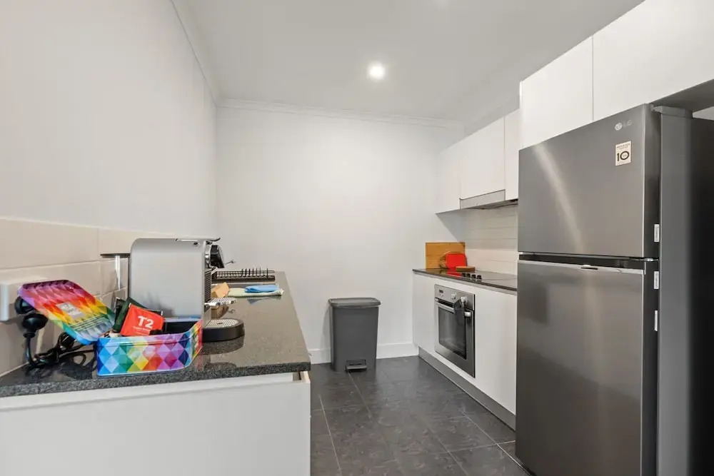 Stylish 1-bed Apartment With Balcony & Pool Access