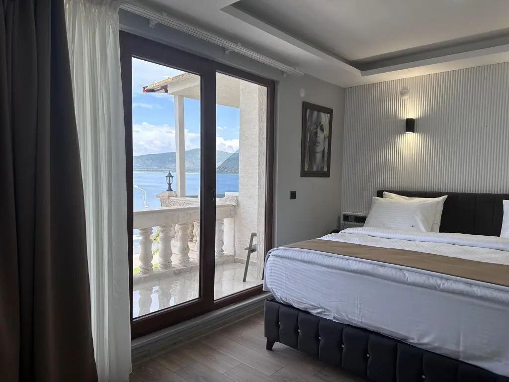 Beyaz Köşk Hotel & Cafe