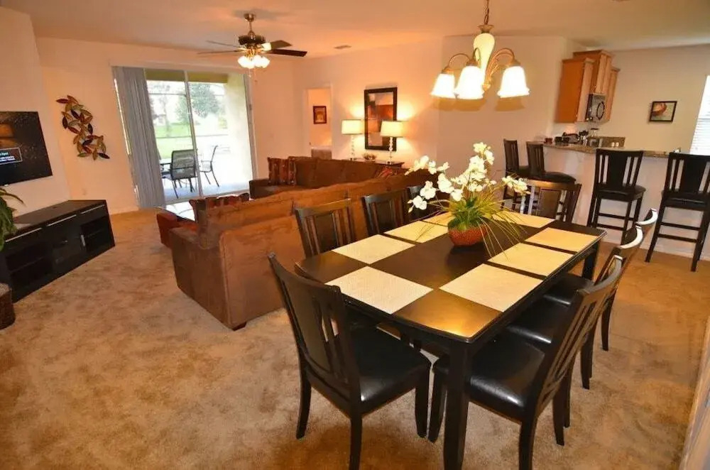 5 Br Home Kitchen Sleeps 10