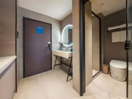 HanTing Hotel (West Coast Campus of the Affiliated Hospital of Qingdao University Subway Station)
