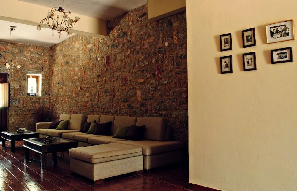 Vlyhada Guesthouse
