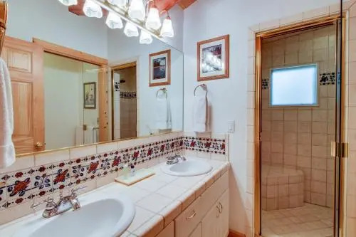 1225 Gold Bend