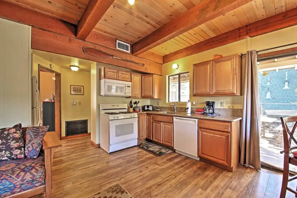 Big Bear Cabin w/ Fenced Yard: 4 Mi to Snow Summit