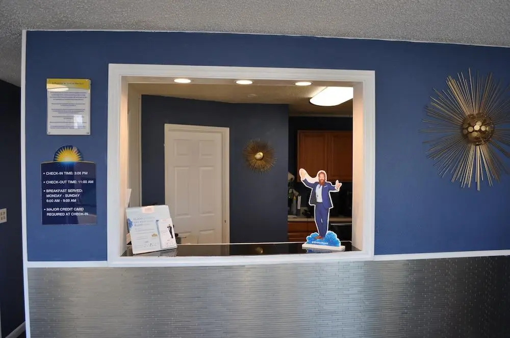 Evergreen Hotel & Suites