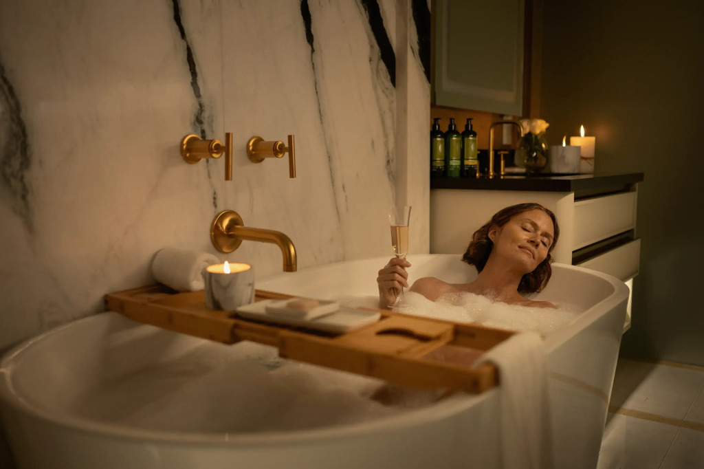 AZUR Legacy Collection Hotel