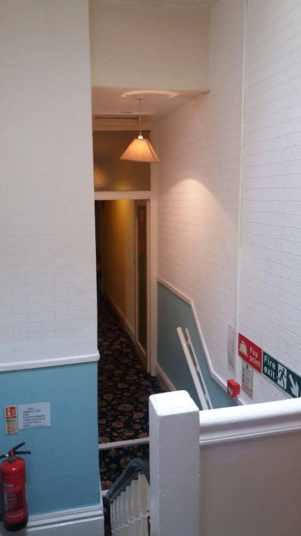 Crompton Hotel