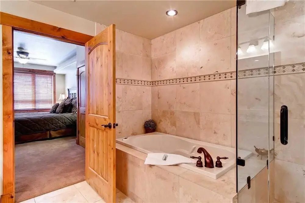 5111 Emerald Lodge, Trappeur's Crossing Apartment 2