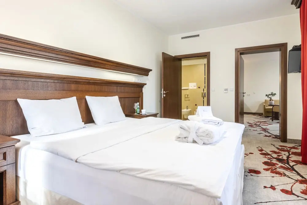 Crocus Hotel