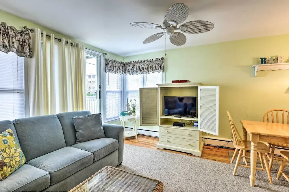 Wildwood Crest Condo: 2 Blocks to Beach!