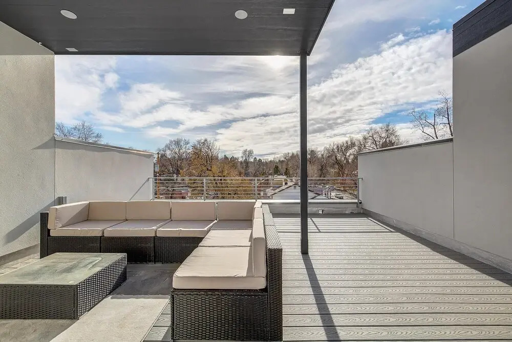 New Stunning Modern Gem in Unbeatable Location
