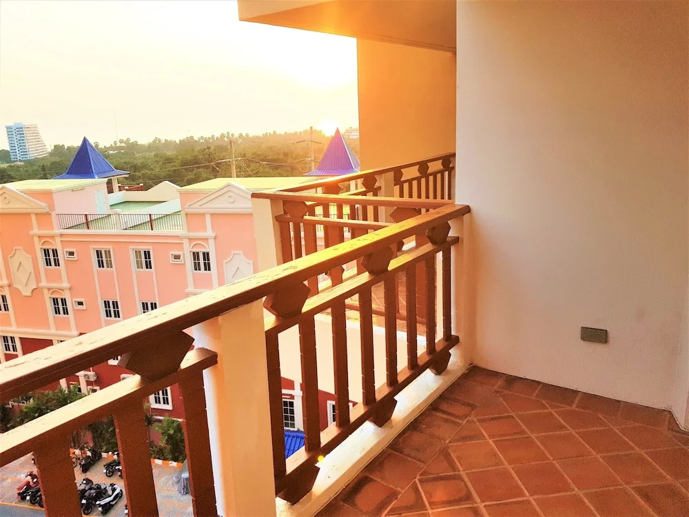 Sea View 2 bed Condo Pattaya