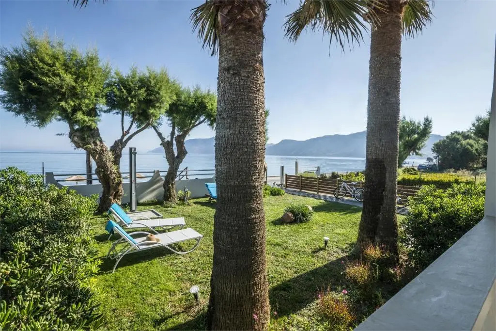 Big Blue Villa in Kisamos, 10 meters from Sea