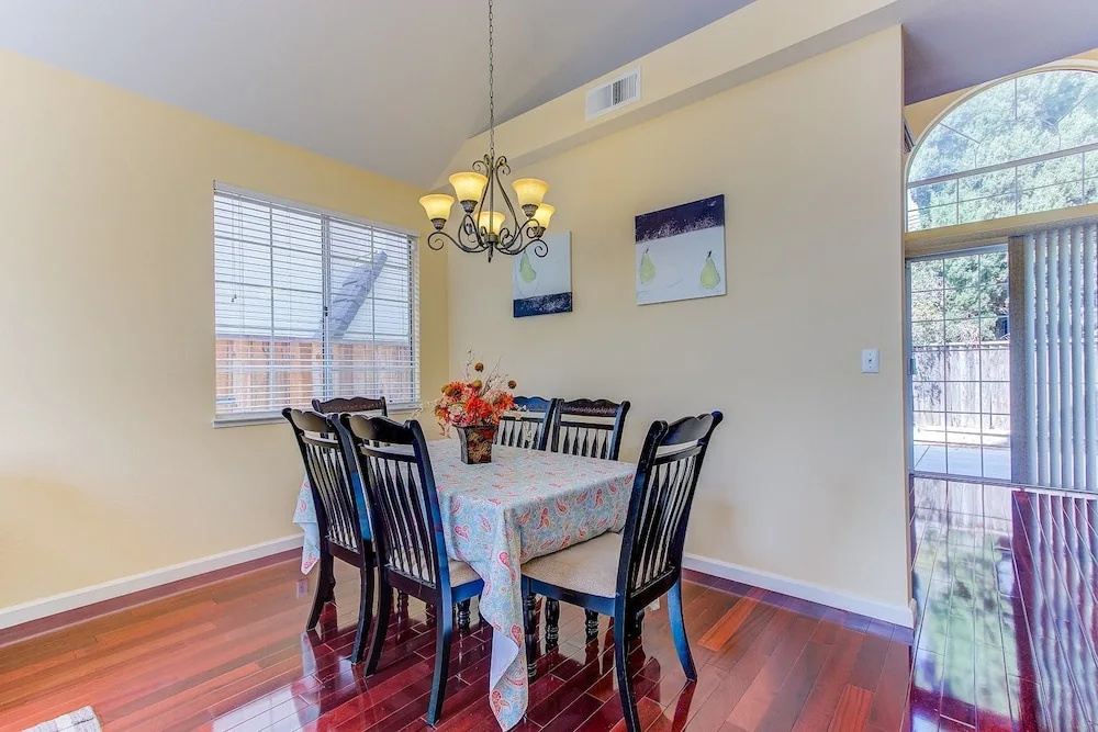 Andrea Way House in Union City 3 Bedrooms 2.5 Bathrooms Home
