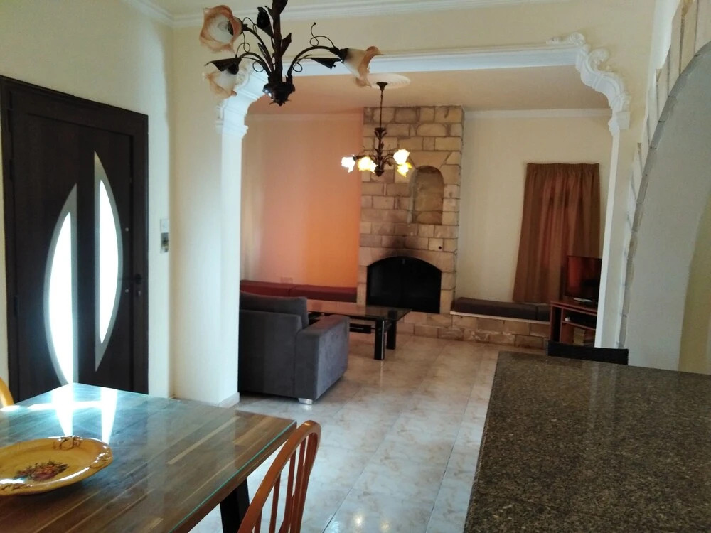 Lovely 7 Bedroom Villa !!