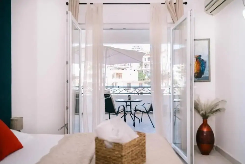 Room-studio With Sea Views and Large Ter