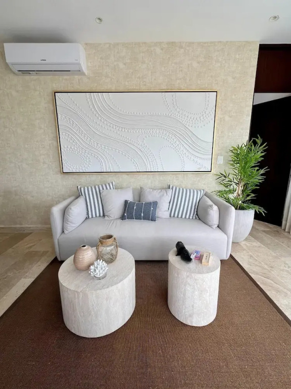 Penthouse Navela 405, by Cercana