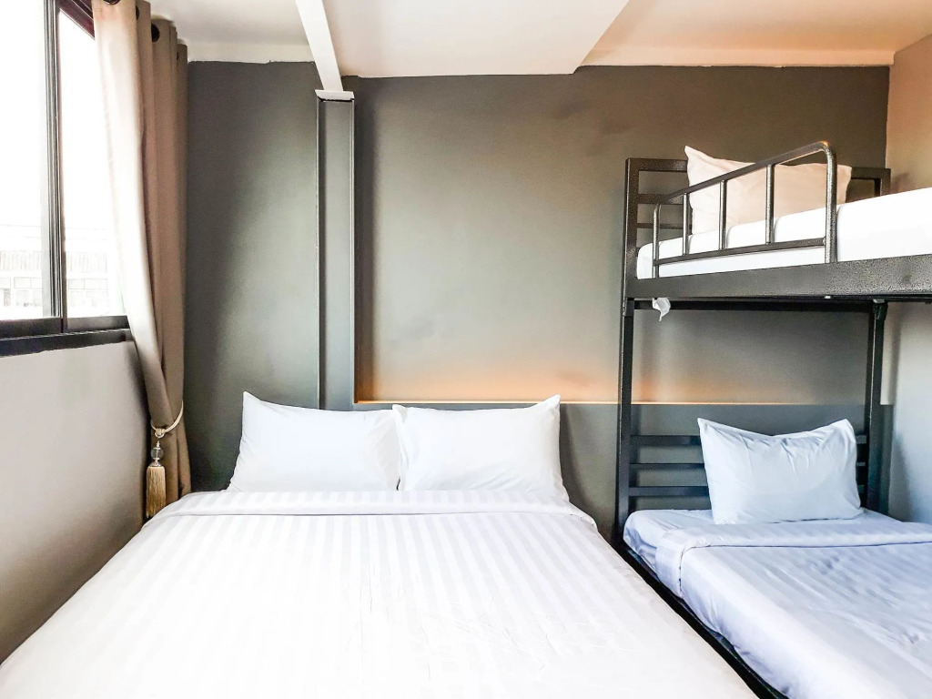 Lux Rooms Night Bazaar