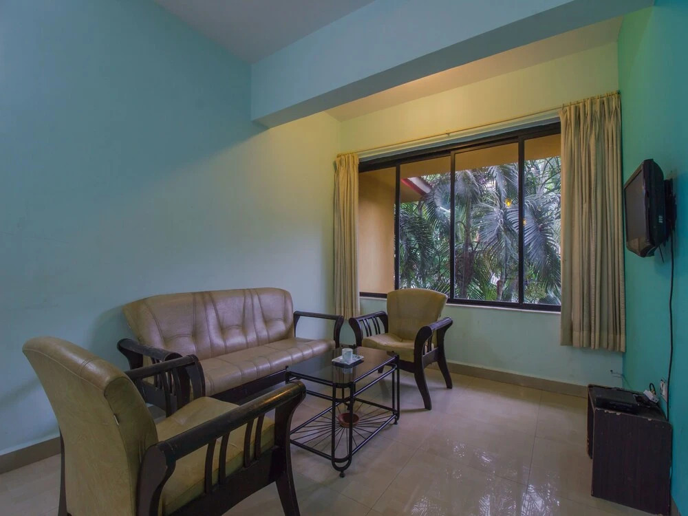 OYO 17028 Hotel Aviva Residency