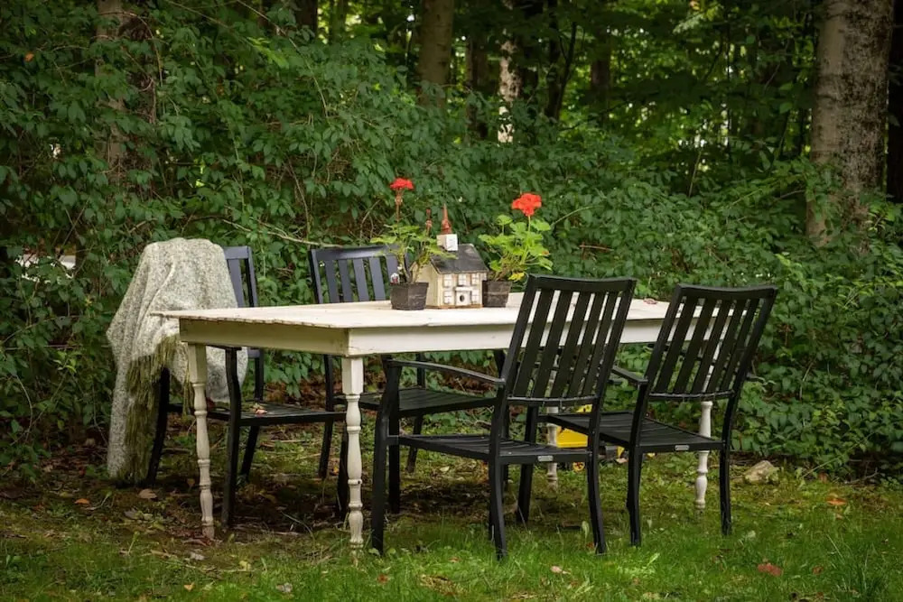 Lake Escape with 4-Season Porch & Charm